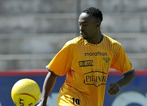 La policía de Ecuador detiene a un exfutbolista de la selección por un intento de robo