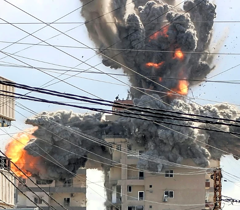 Pánico y decenas de muertos en intensos bombardeos israelíes en Líbano