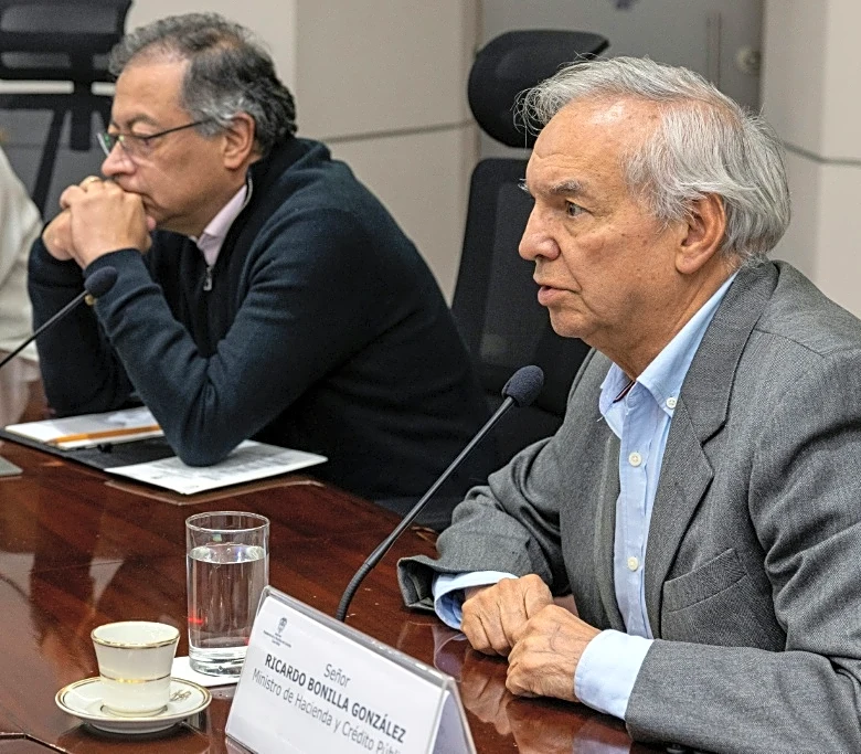 Ordenan liberar a un exministro de Petro investigado en un escándalo de corrupción en Colombia