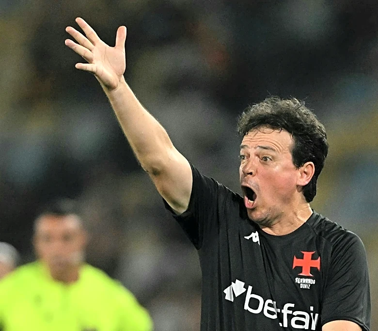 Diniz arranca la misión de resucitar al Corinthians ante el novato Platense