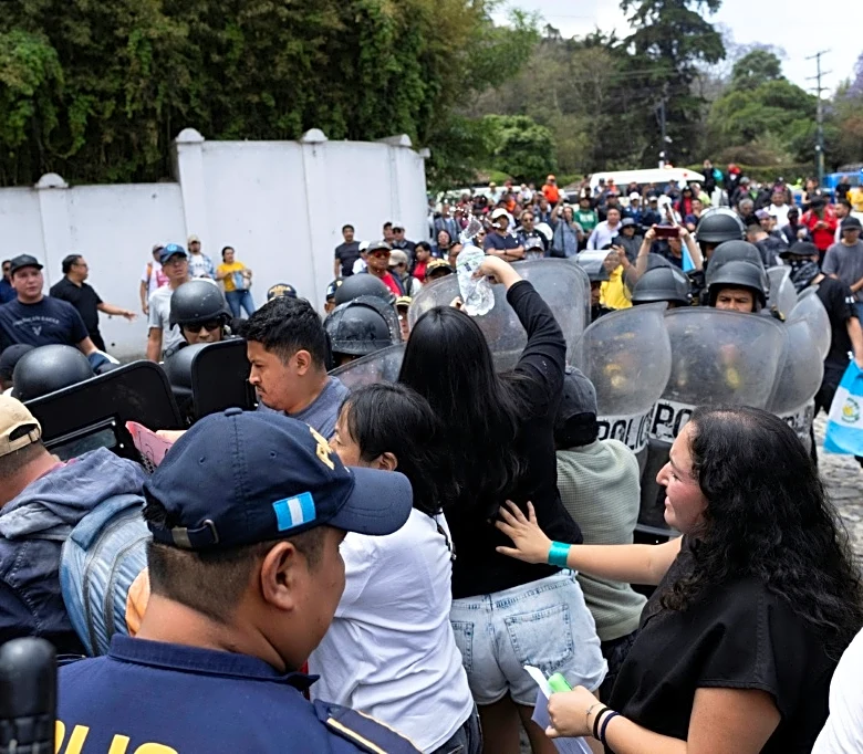 Disparos y disturbios tras elección en principal universidad de Guatemala