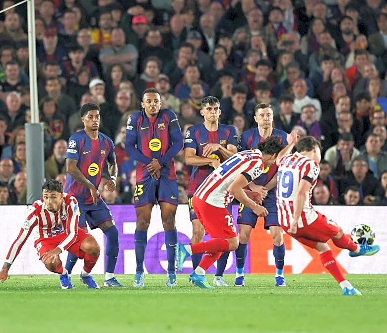 El Atlético de Madrid sorprende a un Barcelona con diez en la Champions