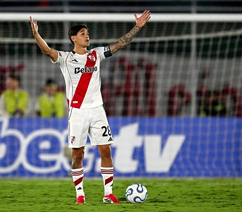 Con diez hombres, River le arranca empate a Blooming en su regreso a la Sudamericana