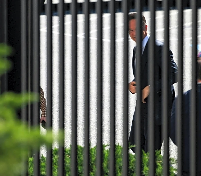 Trump arremete contra la OTAN luego de una reunión privada con jefe de la alianza