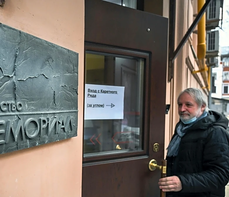 Rusia declara "organización extremista" a la ONG Memorial, premio Nobel de la Paz