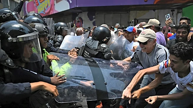 Dispersan con gases marcha hacia el palacio presidencial en Venezuela