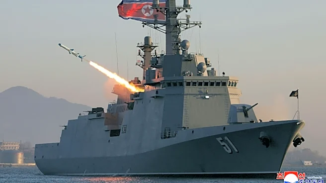 El líder norcoreano, Kim Jong Un, supervisa un ensayo naval de misiles de crucero, según KCNA