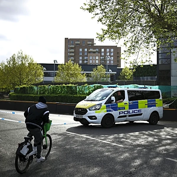 Tres detenidos por intentar incendiar instalaciones de la cadena Iran International en Londres