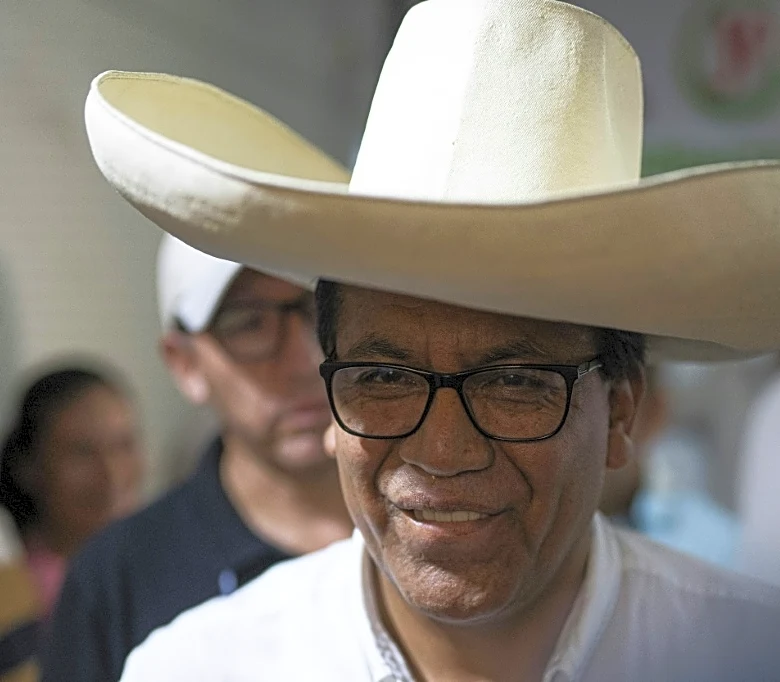 Ultraconservador y izquierdista radical pelean codo a codo el pase al balotaje presidencial de Perú