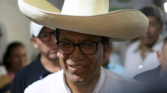 Ultraconservador y izquierdista radical pelean codo a codo el pase al balotaje presidencial de Perú