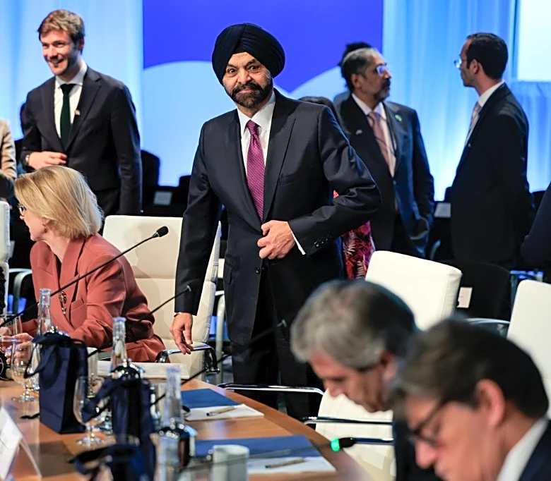 Argentina avanza en obtener un aval de 2.000 millones de dólares del Banco Mundial para refinanciar su deuda