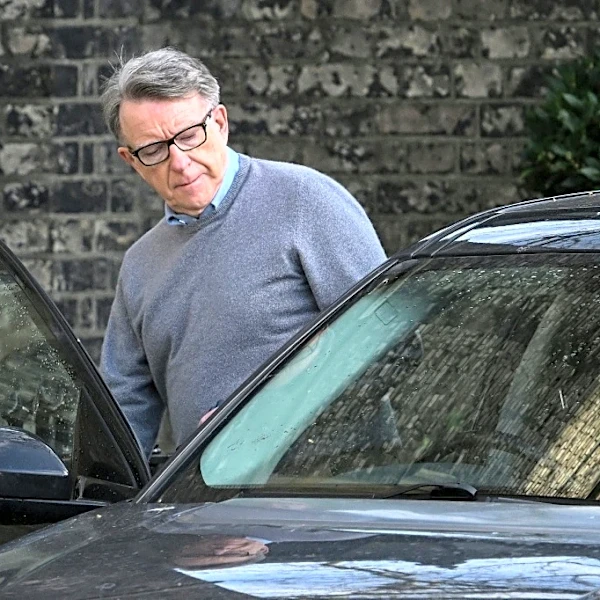 El primer ministro británico, bajo presión por el caso del exembajador vinculado a Epstein