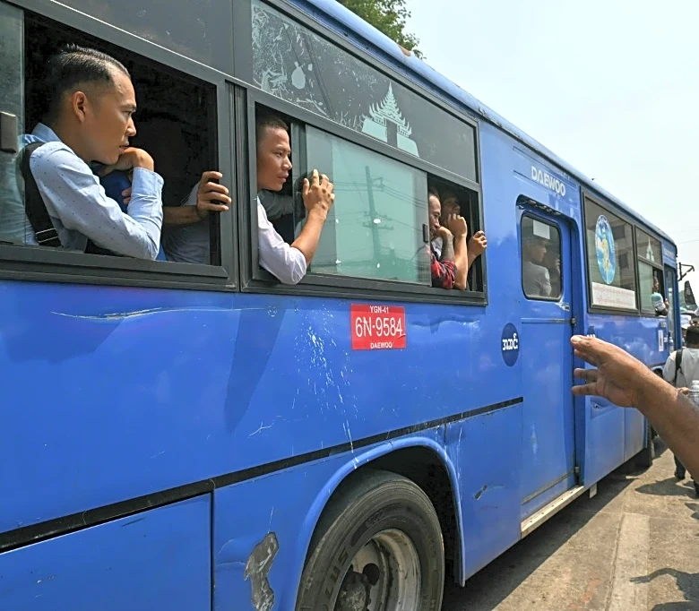 El expresidente de Birmania es indultado, la pena de la Nobel de la Paz Suu Kyi reducida