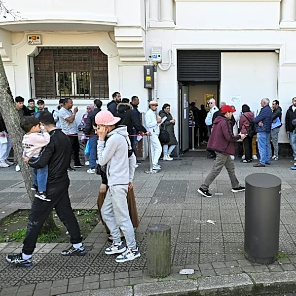 La hora de la esperanza... y la burocracia para los inmigrantes irregulares en España