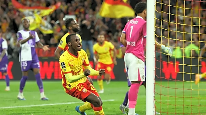 El Lens gana in extremis al Toulouse y no pierde de vista al PSG