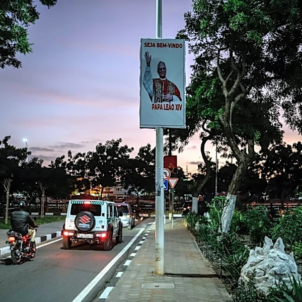 El papa León XIV llega a Angola en una gira africana eclipsada por Trump