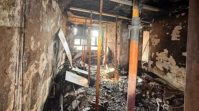 Residentes vuelven a sus casas meses después de un mortal incendio en Hong Kong