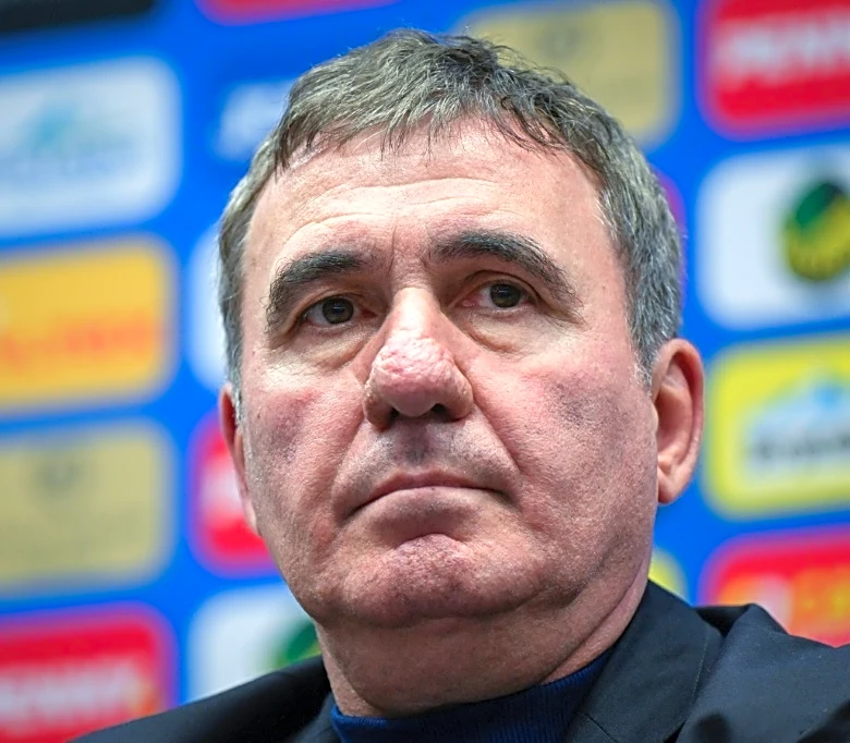 Hagi, nuevo seleccionador de Rumanía, quiere "ganar todos los partidos"