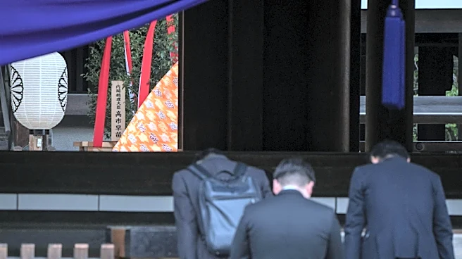 Takaichi envía una ofrenda a un santuario símbolo del militarismo de Japón