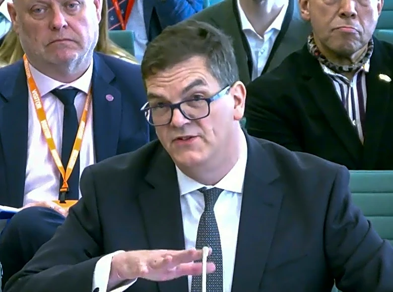 Un funcionario británico denuncia presiones para aprobar el nombramiento del diplomático vinculado a Epstein