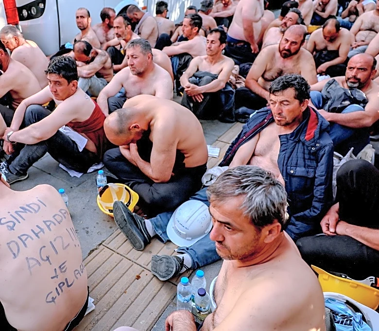 Turquía detiene a 110 mineros en huelga de hambre