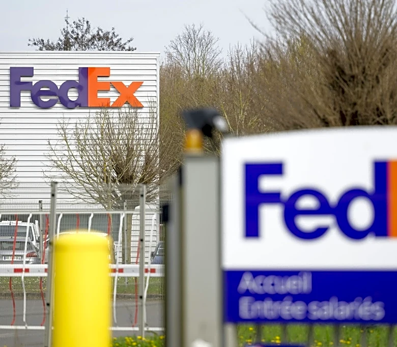 La empresa FedEx, blanco de una denuncia en Francia por "complicidad en crímenes de genocidio" en Gaza
