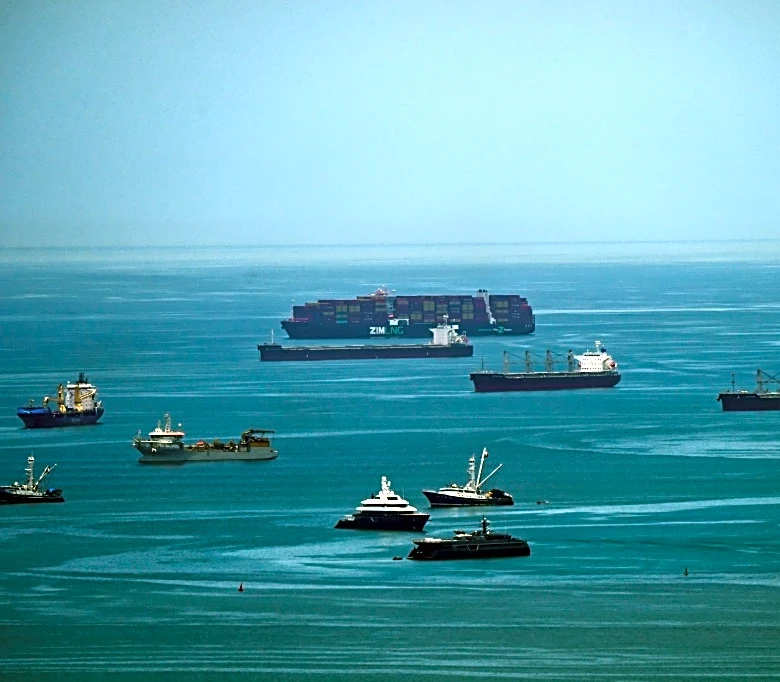 Bloqueo de Ormuz dispara los pagos para evitar fila al cruzar por el canal de Panamá