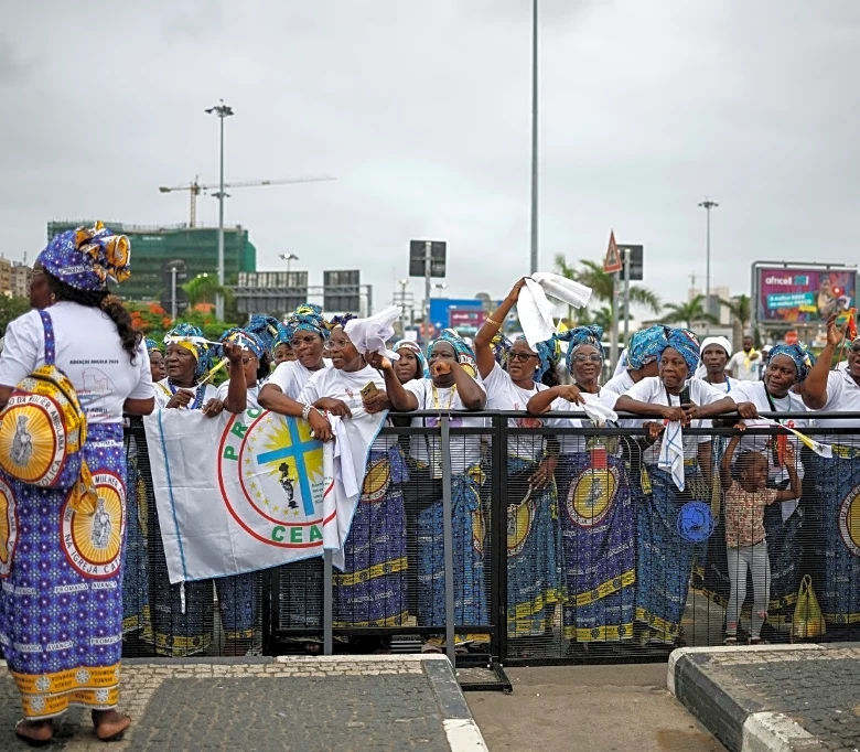 El papa hace un llamado al "derecho" y la "justicia" desde Guinea Ecuatorial
