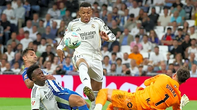 Real Madrid vence sin brillo al Alavés y se acerca a seis puntos del Barça