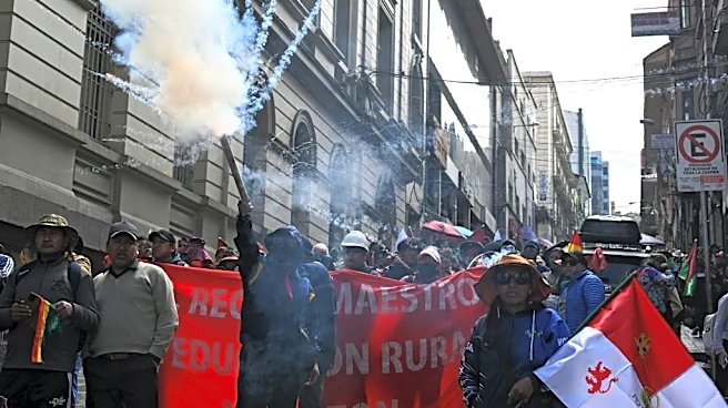 Maestros de Bolivia marchan para exigir al gobierno de Paz mejoras salariales