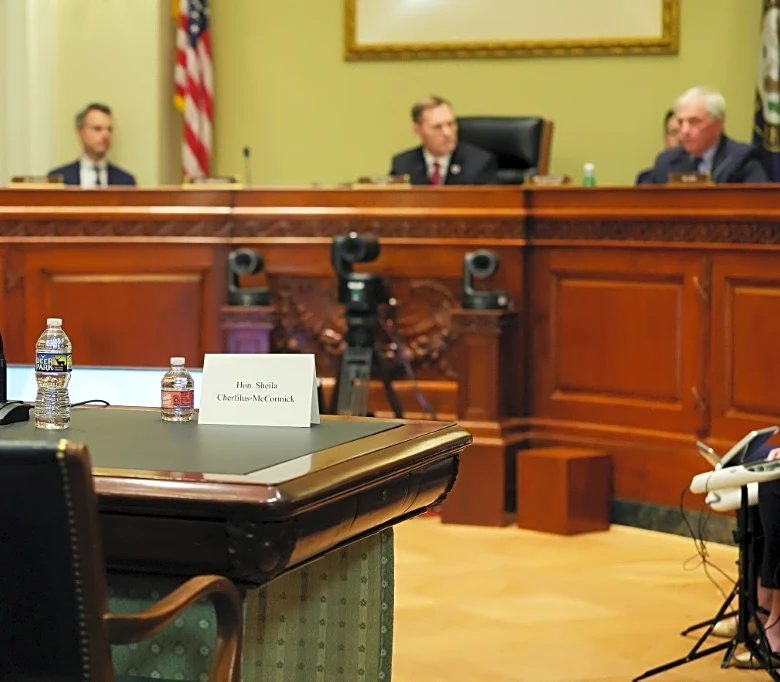 Ola de escándalos en el Congreso de EEUU: tres renuncias en una semana