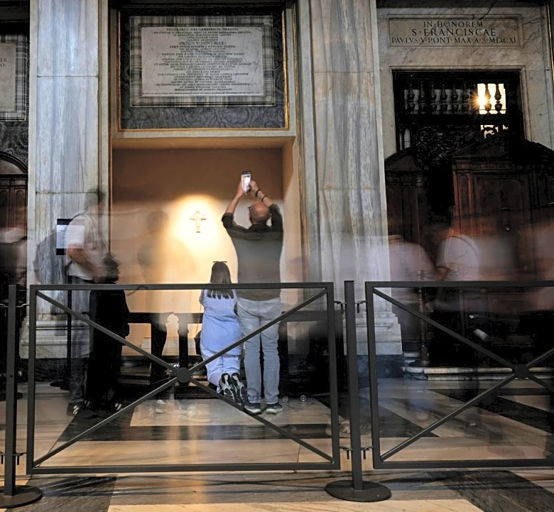 Un año después de su muerte, el recuerdo del papa Francisco sigue vivo en Roma
