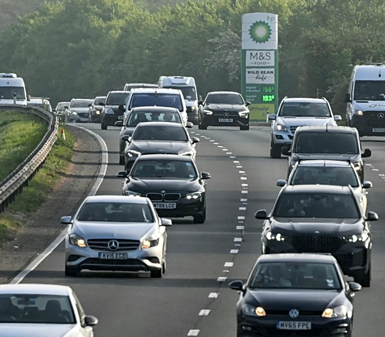 La inflación en Reino Unido acelera al 3,3% en marzo por el aumento de los combustibles