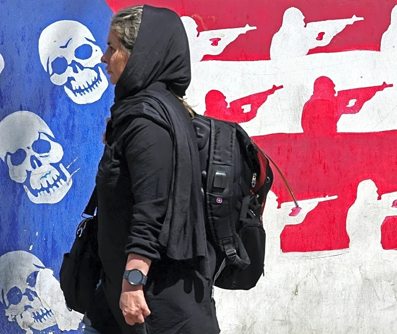 Murales en Irán proyectan el desafío en la guerra con Estados Unidos
