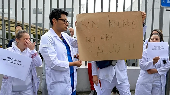 Médicos y pacientes protestan por crisis en sistema sanitario de Ecuador