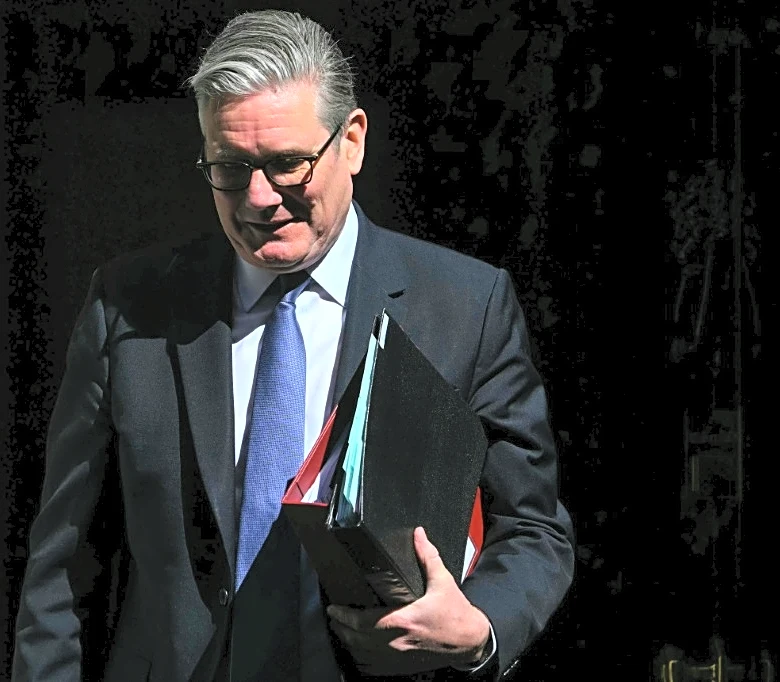 Starmer rechaza dimitir por el nombramiento del embajador vinculado a Epstein