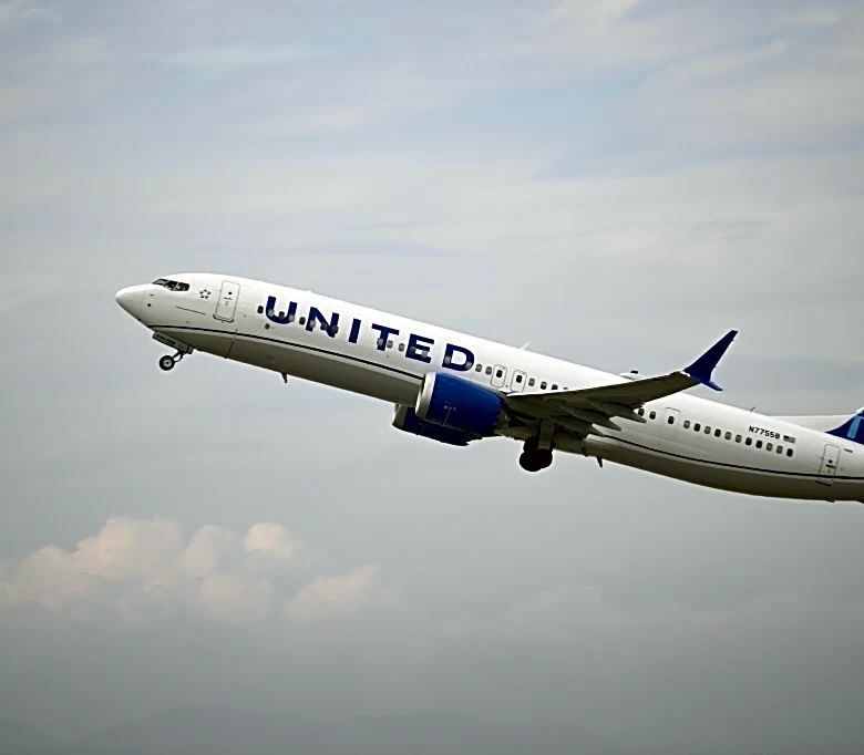 United Airlines sube sus tarifas hasta un 20% por el alza de combustibles