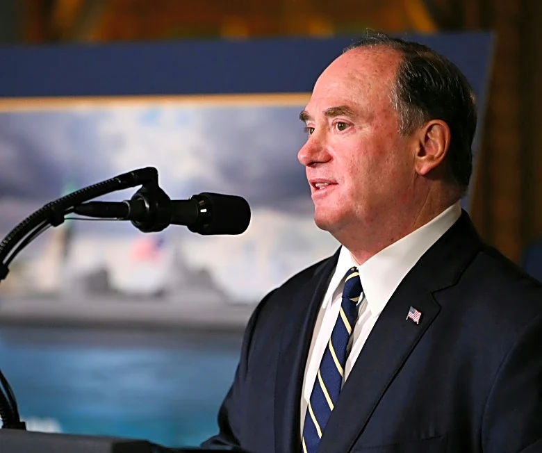 El Pentágono anuncia la salida "inmediata" del secretario de la Marina