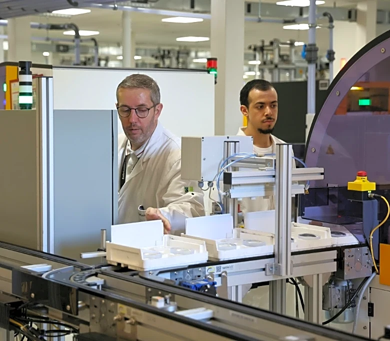 Las acciones de EssilorLuxottica caen entre cautela con las gafas de IA