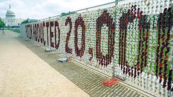 Exhiben en Washington peluches que simbolizan a niños ucranianos cautivos