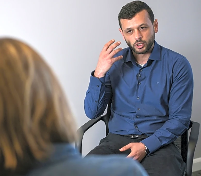 El encarcelado líder palestino Barghouti podría encabezar una "renovación democrática", según su hijo