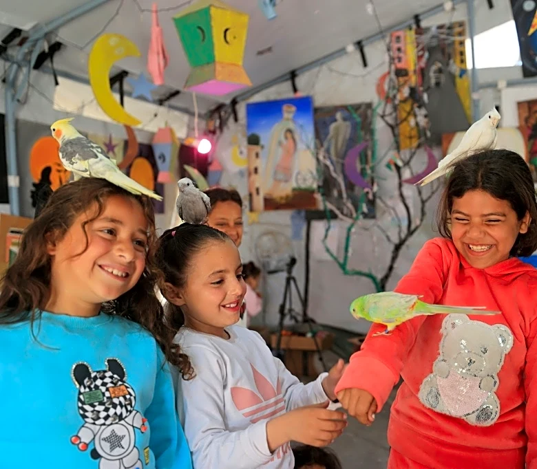 Niños de Gaza vuelven a sonreír gracias a la zooterapia