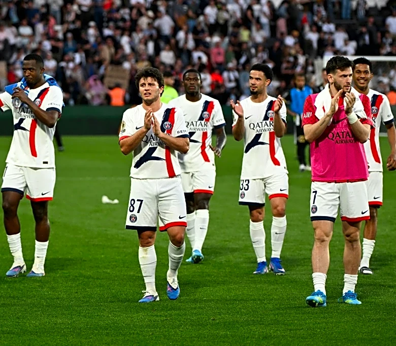 El PSG acelera hacia el título en Angers en la gran noche de Lucas Beraldo