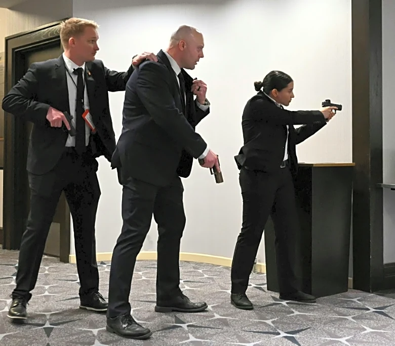 Evacuan a Trump de una cena con periodistas por disparos