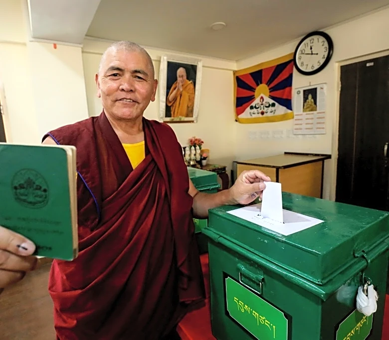 La diáspora tibetana elige gobierno en una votación condenada por China