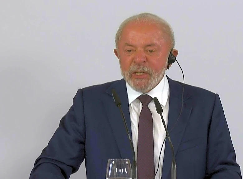 Médicos retiran una lesión cutánea de la cabeza de Lula