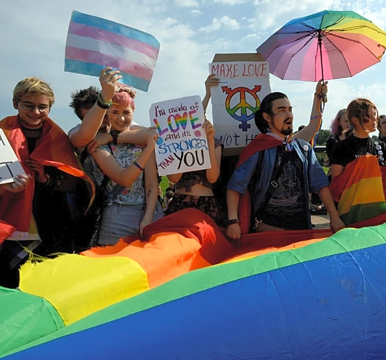 Un tribunal ruso ilegaliza a una importante oenegé LGTB y la declara "extremista"