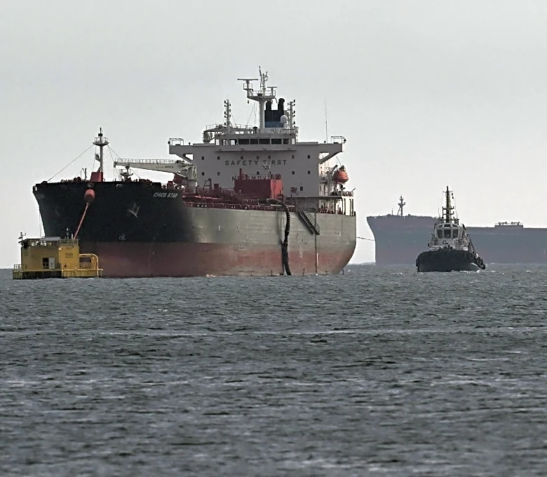El petróleo amplía ganancias mientras Trump evalúa una propuesta de Irán