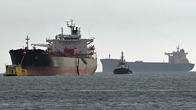 El petróleo amplía ganancias mientras Trump evalúa una propuesta de Irán
