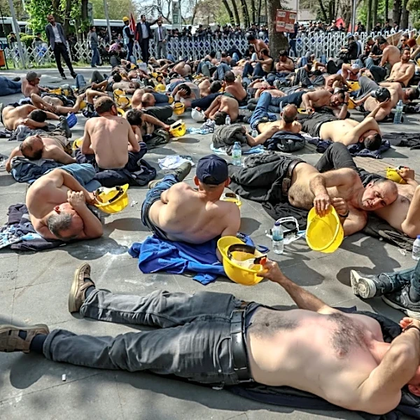 La policía turca disuelve una protesta de mineros en huelga de hambre